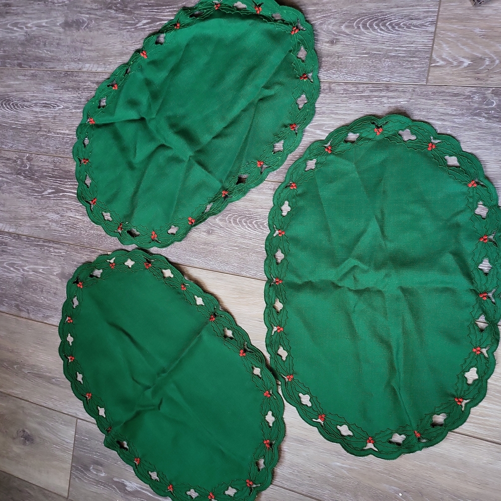 3 Poinsettia Christmas Doilies 19"×13" VTG